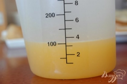 Апельсиновый сок неприменно нужен свежевыжатый.