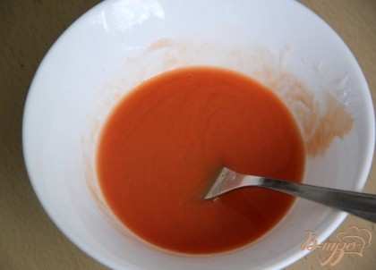 Соус: кетчуп + крахмал + вино. Добавить соус  в мясо. Добавить воды до получения соуса притной консистенции. И, периодически  помешивая, готовить под крышкой до готовности мяса (ок.20 мин.)