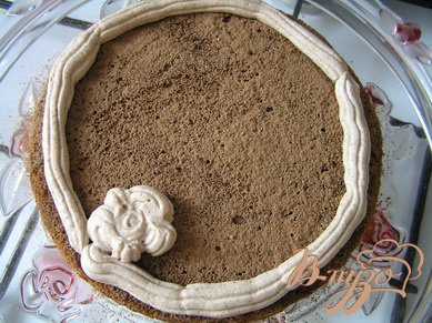 Готово! Перед подачей торт посыпать какао, украсить оставшимся кремом и мятой.