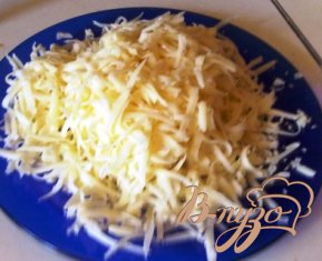   Трем твердый сыр на крупную терку