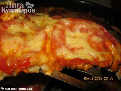 Тонкая итальянская пицца с томатами готова. Приятного аппетита!!  Из второй части теста можно приготовить итальянскую пиццу с цуккини или кабачком.