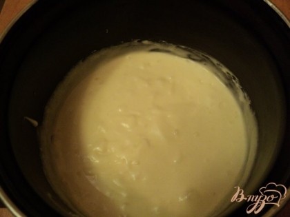 Масло взбить миксером, добавляя постепенно заварной крем.