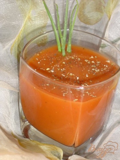 добавляем томатный сок приправив солью,перцем и специями(по вкусу).