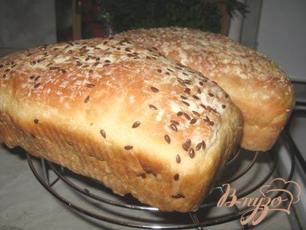 Даем хлебу подняться и выпекаем в духовке при температуре 175-180 градусов до румяной корочки.