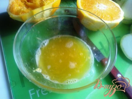 Выдавить сок апельсина