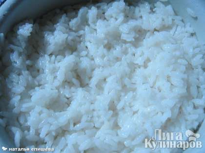 Отварить рис, промыть.