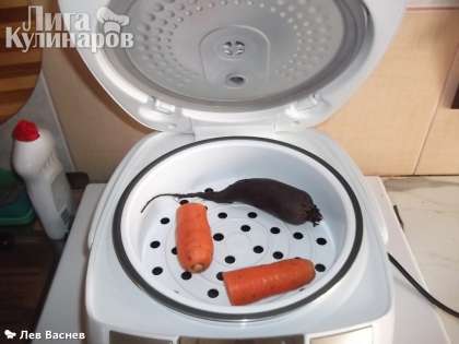 морковку и свёклу поставл вариться в мультиварке на пару