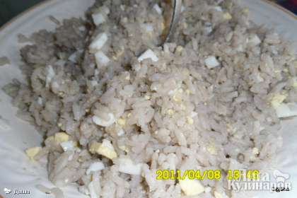 Начинка №2 рисовая:  Отвариваем рис и яйца.В горячий рис добавляем сливочное масло,хорошенько перемешиваем.Когда остынет добавляем рубленные отварные яйца и через пресс чеснок(обычно добавляют зеленый лук),соль.
