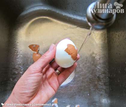 К чему снится разбитое сырое яйцо женщине. Яйцо с трещиной. Снятся сырые яйца. Снится яйцо с двумя желтками. Видеть во сне яйца куриные.
