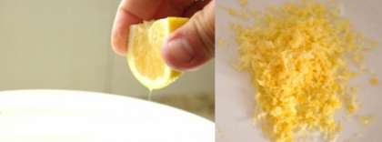 Промыть водой лимон и разрезать пополам. Одну половинку убрать в холодильник. Выдавить сок половинки лимона. И натереть на мелкой терке цедру из лимона.