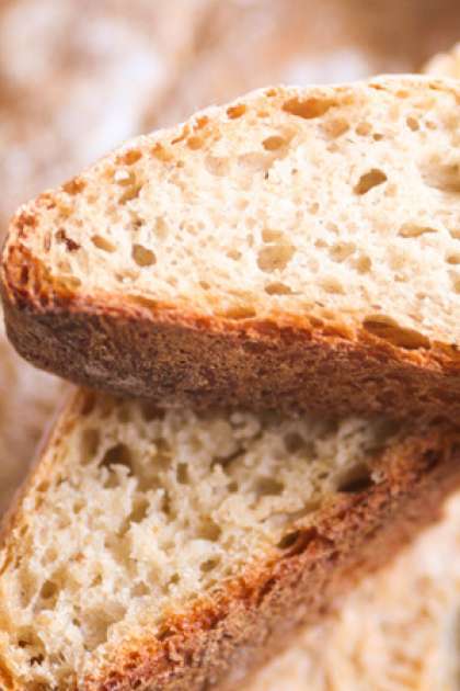 Приготовленный своими руками хлеб отправить в духовку, разогретую до 220 градусов. Выпекать в течение 40-50 минут.