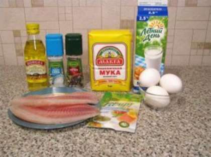Подготовьте продукты для приготовления этого блюда. Вам понадобится полкилограмма филе рыбы (например, тилапия), специи, соль, перец и растительное масло. А для кляра - яйца, мука, молоко, и соль.