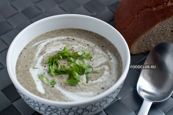 Подавайте суп горячим, с крутонами и зеленью. Можно дополнительно подать сливки, сметану или йогурт.
