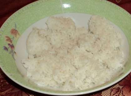 Рис хорошо промыть в нескольких водах и сварить его так, чтобы он оставался рассыпчатым.