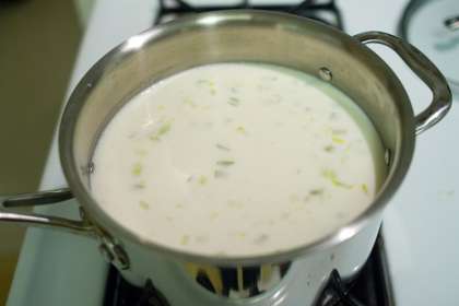 Доведите суп до кипения и варите в течении 45 минут.