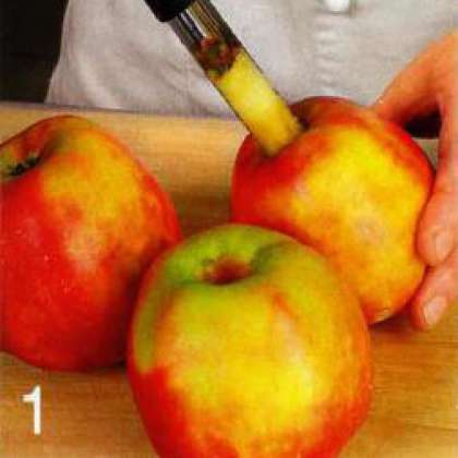 Тесто разморозить. Разогреть духовку  до 200 С. Яблоки вымыть, вырезать  сердцевину со стороны плодоножки.