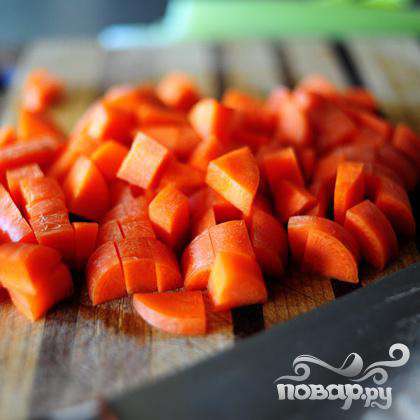 Порезать морковку.