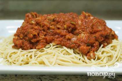 Подавать со спагетти в качестве гарнира. Сверху посыпать тертым сыром.