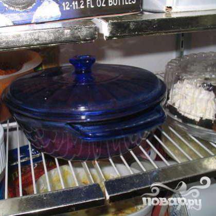 Вылить содержимое блендера в стеклянную миску, накрыть пленкой или крышкой. Убрать в холодильник минимум на 4 часа (лучше на ночь).