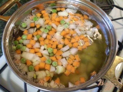 Отправляем варится овощи 20 минут.