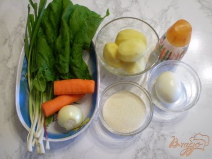 Яйцо отварить, овощи вымыть и почистить.