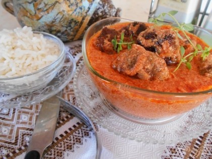Готово! Готовые котлетки по- индийски выкладываем вместе с соусом в глубокую пиалу и подаем с рисом. Приятного аппетита!