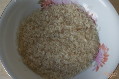 Хорошо промываем пропаренный рис.