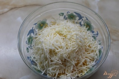Добавить плавленный тертый сыр.