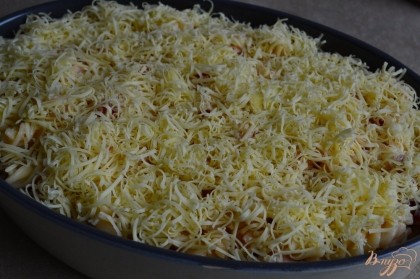 Посыпать тертым сыром.Запекать в духовке при 180С в течении 40 минут.