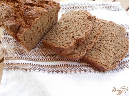Готовый хлеб храним в хлебнице или накрываем тряпичным полотенцем, чтобы предотвратить высыхание хлеба.