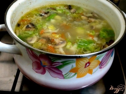 Через пять минут суп готов.