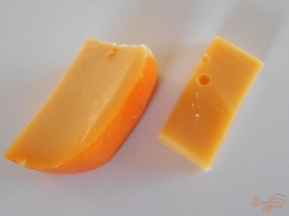 Сыр нарезаем брусочками, по размеру ориентируйтесь на размер косточки.
