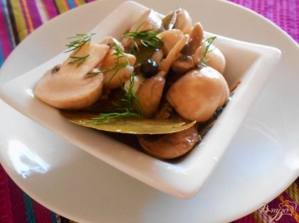 Готово! Такие грибочки хороши как в салат, так и послужат гарниром к основному блюду. Приятного аппетита!