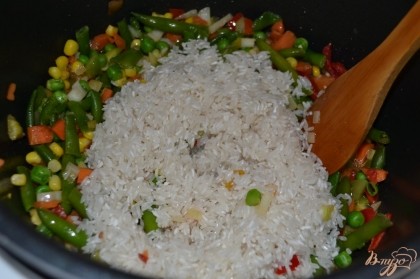 Отправить рис к овощам.