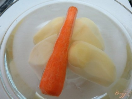 Из овощей мы выбрали любимый картофель, лук и морковь.