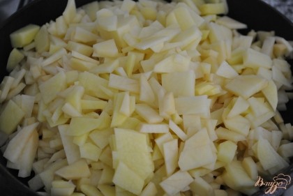 Очистить и мелко нарезать картофель