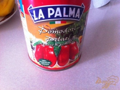 Для соуса используем помидоры без кожицы в собственном соку.