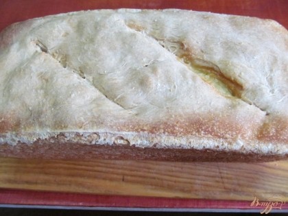 Готовый хлеб вынуть из формы и поставить на решетку до полного остывания.