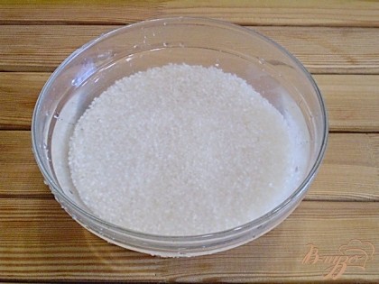 Рис нужно перебрать и промыть до чистой воды. Отвариваем любым удобным способом в соленой воде.