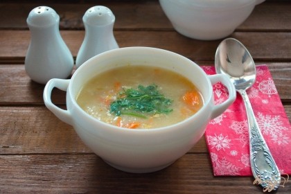 Готово! Варим до готовности овощей. Солим суп и перчим. Добавляем другие специи по вашему выбору. Подаем суп к столу горячим.По вкусу это суп-похлебка.Очень похожа на суп с галушками, но более нежный.