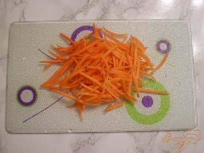 Морковь на терку.