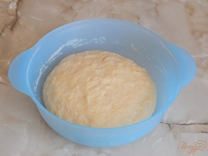 Тесто увеличивается в размере в 2 раза, для этого ему понадобится 1,5-2 часа.