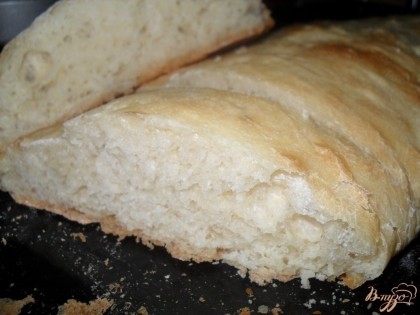 Готово! Когда тесто подошло, ставим выпекать хлеб в разогретую до 200 градусов духовку, на 25-30 минут.
