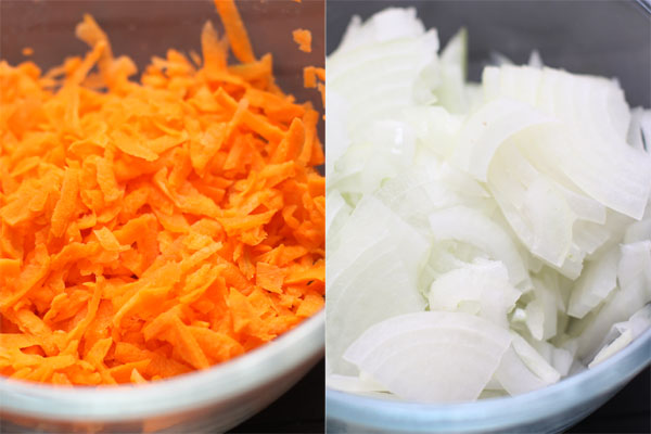 Пока варится мясо, натрите морковь на крупной терке, а лук нарежьте тонкой соломкой.