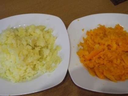 Картофель и морковь почистить, натереть на терке