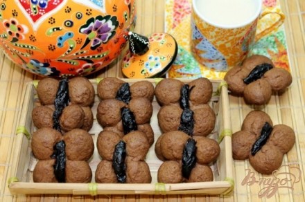Шоколадное печенье с черносливом