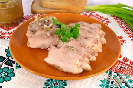 Грудинка свиная с чесноком и перцем в мультиварке