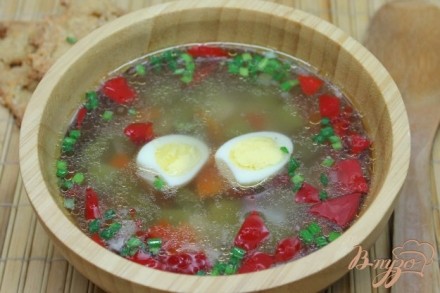 Овощной суп с перепелиными яйцами