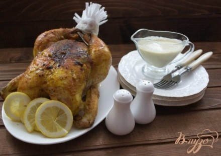 Курица запеченая с луковым сливочным соусом