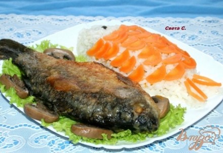 Жареные караси с гарниром из риса,овощей и грибов Золотая рыбка